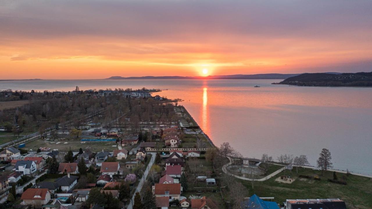 Balatonic Sky Lägenhet Zamárdi Exteriör bild